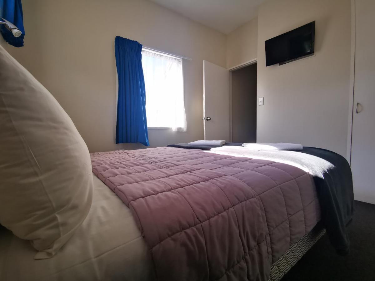 Airport Birches Motel Κράισττσερτς Εξωτερικό φωτογραφία