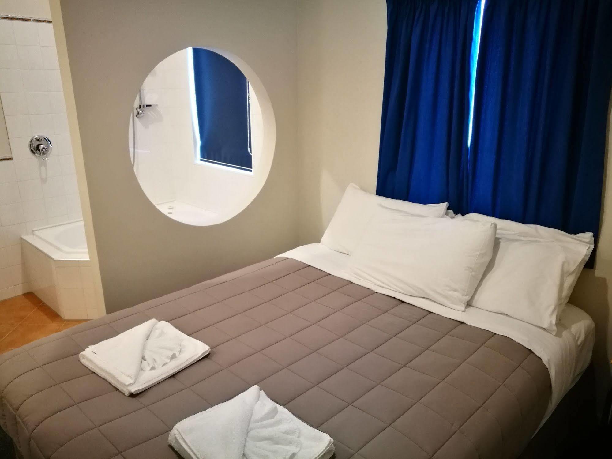 Airport Birches Motel Κράισττσερτς Εξωτερικό φωτογραφία