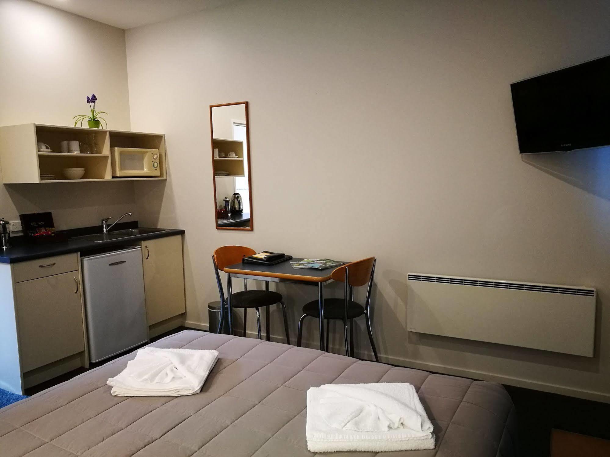 Airport Birches Motel Κράισττσερτς Εξωτερικό φωτογραφία