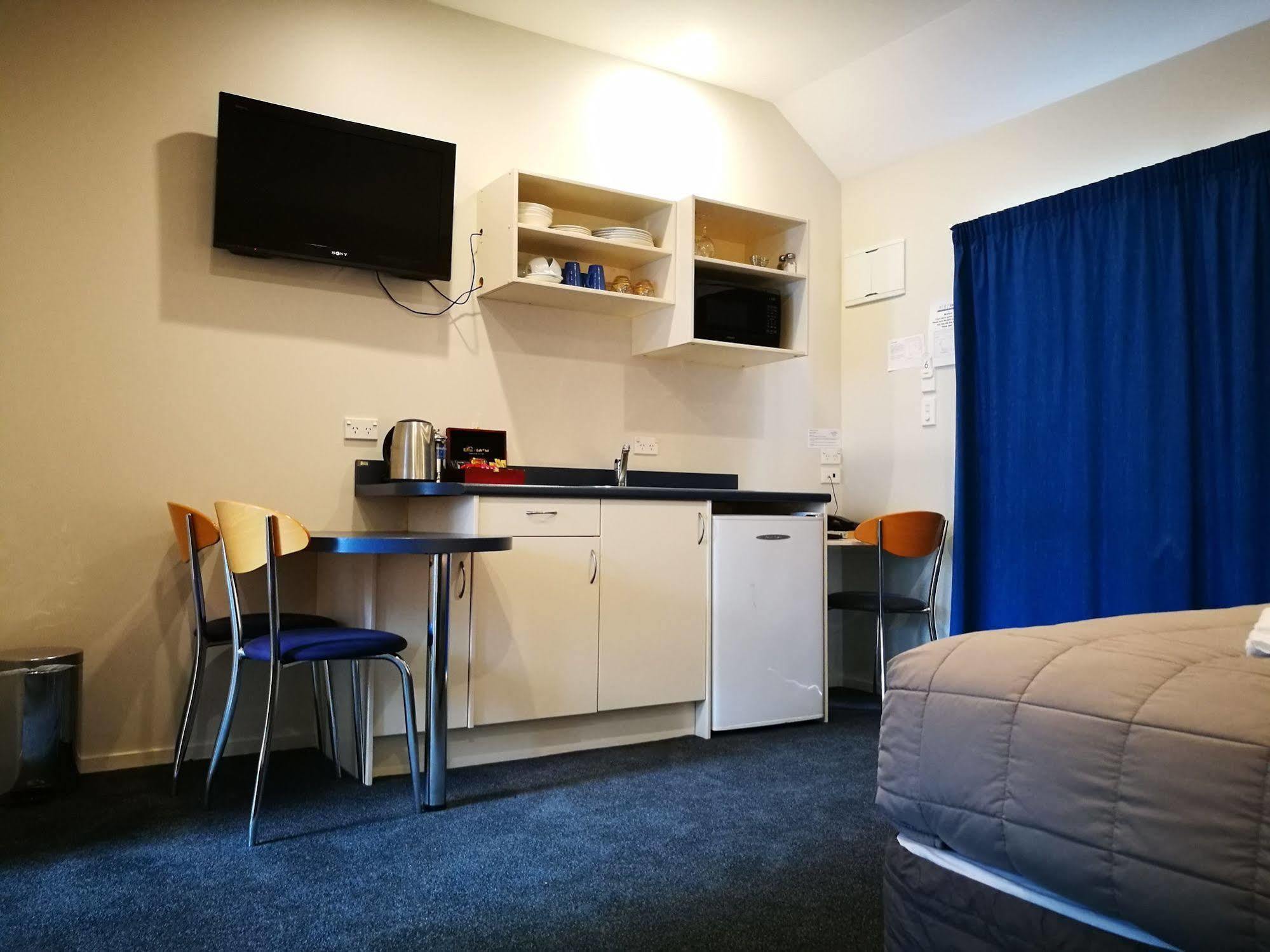 Airport Birches Motel Κράισττσερτς Εξωτερικό φωτογραφία
